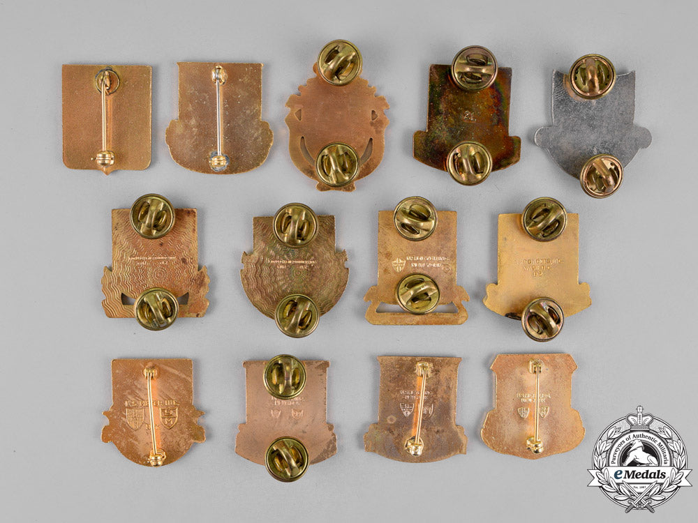united_states._thirty-_nine_regimental_insignia_badges_c18-043069