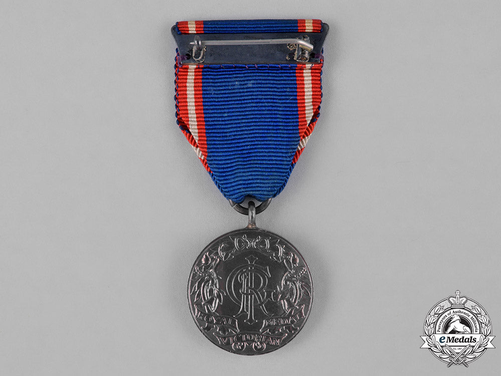 united_kingdom._a_royal_victorian_medal_c18-043220