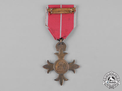 united_kingdom._a_most_excellent_order_of_the_british_empire,_officer_badge,_obe,_military_division_c18-043616