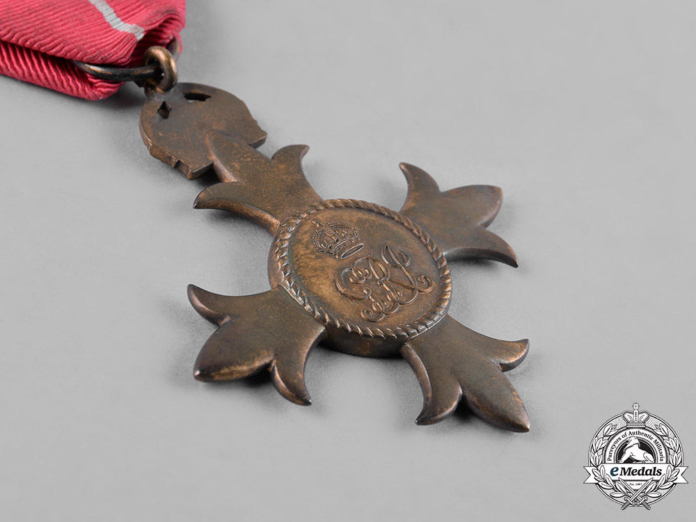 united_kingdom._a_most_excellent_order_of_the_british_empire,_officer_badge,_obe,_military_division_c18-043620