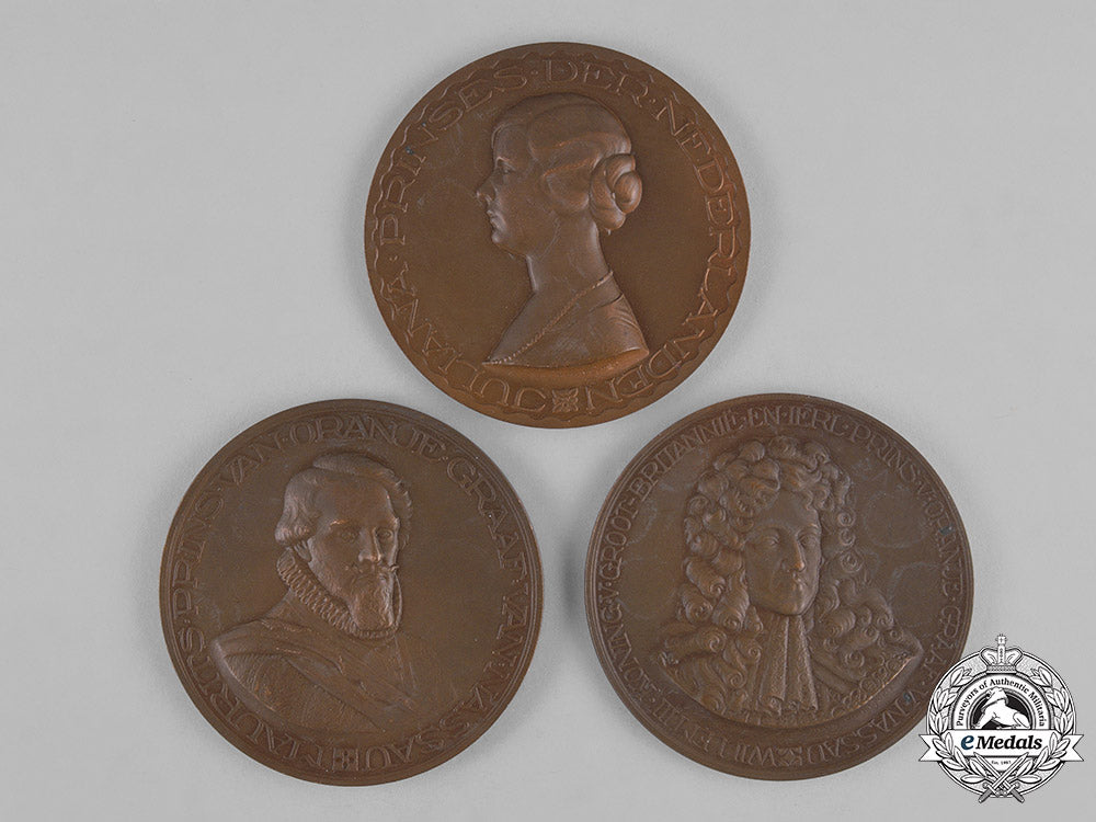 netherlands,_kingdom._a_lot_of_three_royal_medallions_c18-043737_1_1_1_1_1_1_1_1