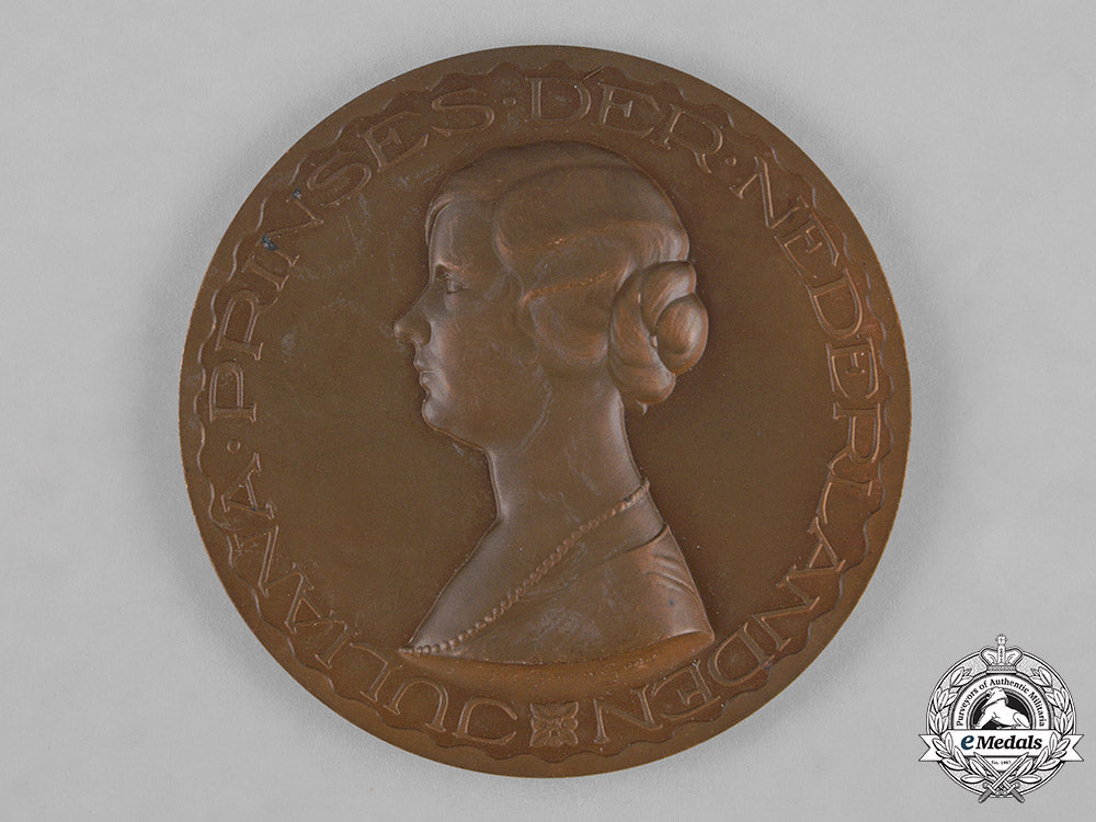 netherlands,_kingdom._a_lot_of_three_royal_medallions_c18-043741_1_1_1_1_1_1_1_1