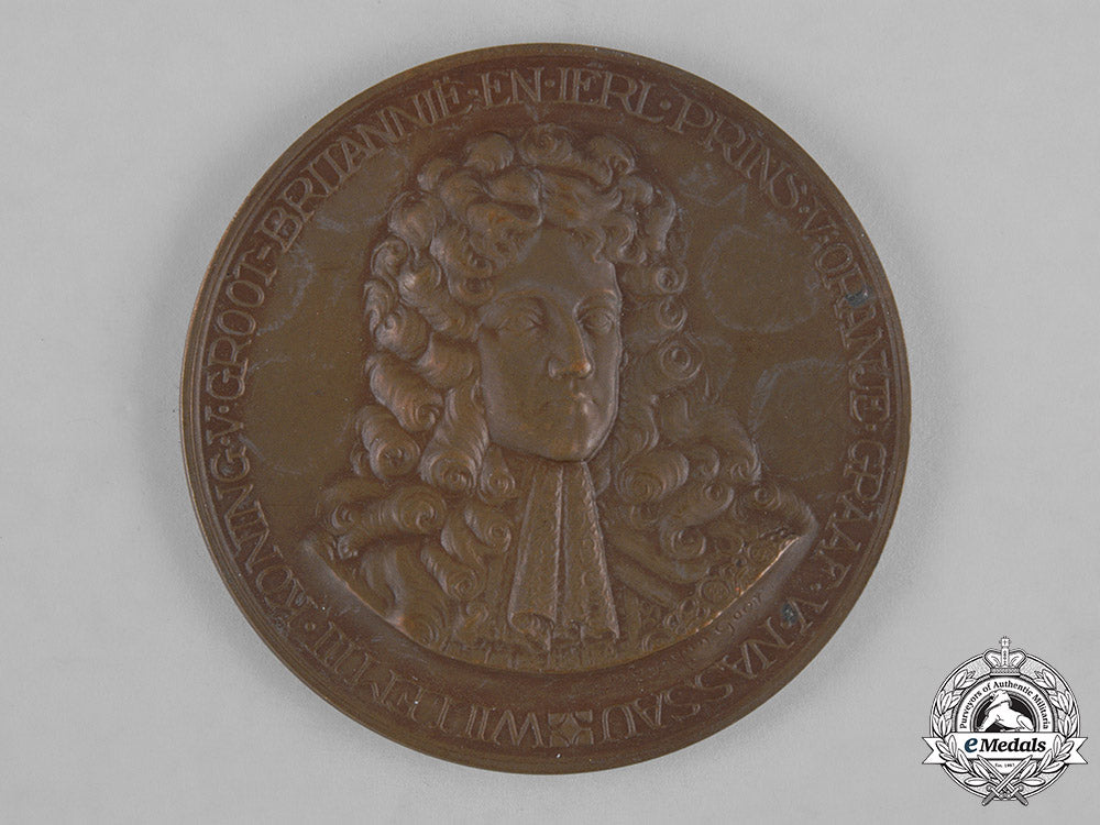 netherlands,_kingdom._a_lot_of_three_royal_medallions_c18-043744_1_1_1_1_1_1_1_1