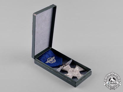 germany,_ordnungspolizei._a_police18-_year_long_service_cross_with_case_c18-043795_1