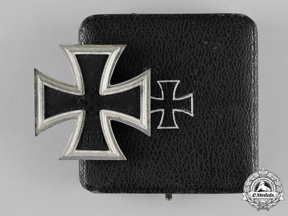 germany,_wehrmacht._a1939_iron_cross_i_class_with_case_c18-043803
