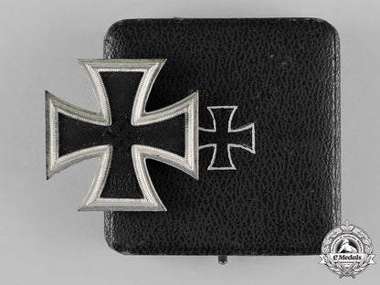 germany,_wehrmacht._a1939_iron_cross_i_class_with_case_c18-043803