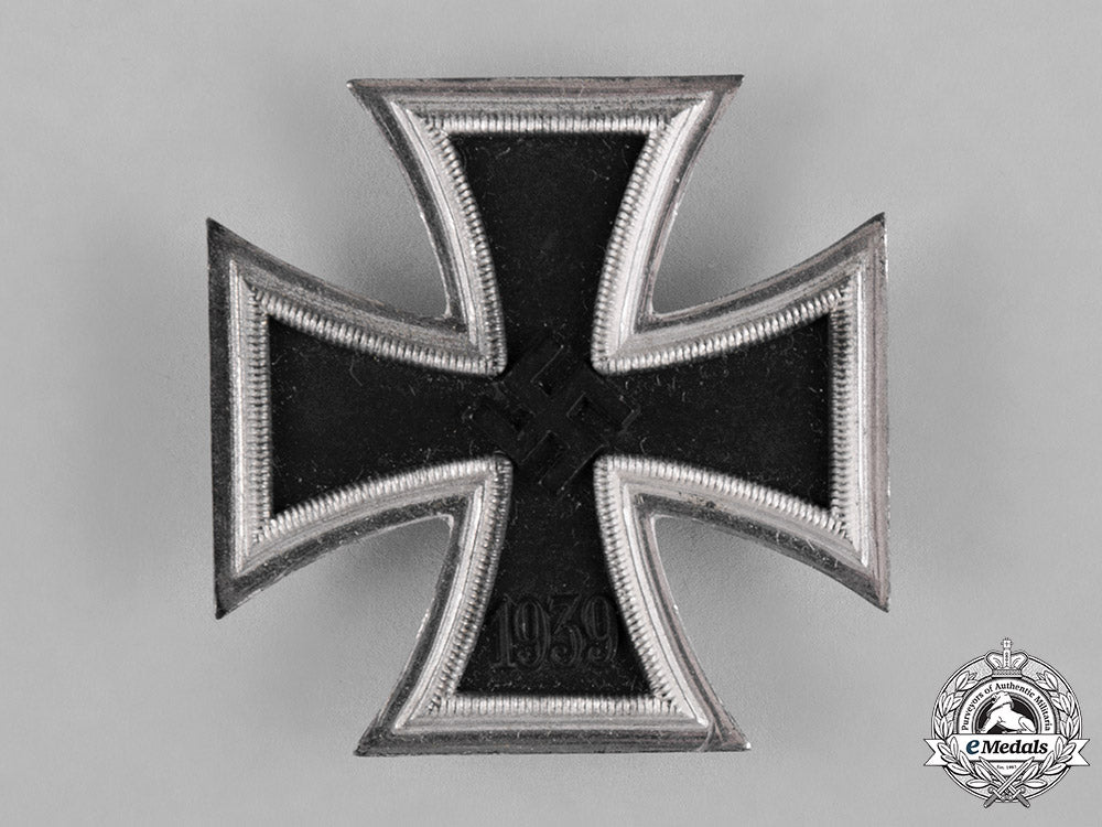germany,_wehrmacht._a1939_iron_cross_i_class_with_case_c18-043804