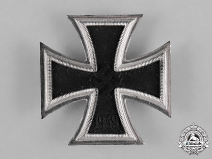 germany,_wehrmacht._a1939_iron_cross_i_class_with_case_c18-043804