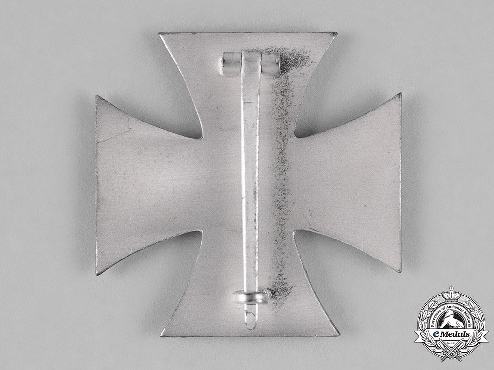 germany,_wehrmacht._a1939_iron_cross_i_class_with_case_c18-043805