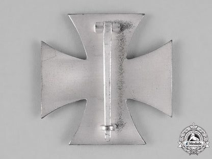 germany,_wehrmacht._a1939_iron_cross_i_class_with_case_c18-043805