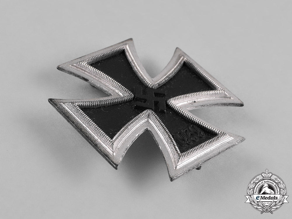 germany,_wehrmacht._a1939_iron_cross_i_class_with_case_c18-043806