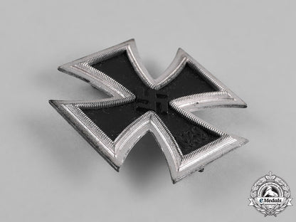 germany,_wehrmacht._a1939_iron_cross_i_class_with_case_c18-043806