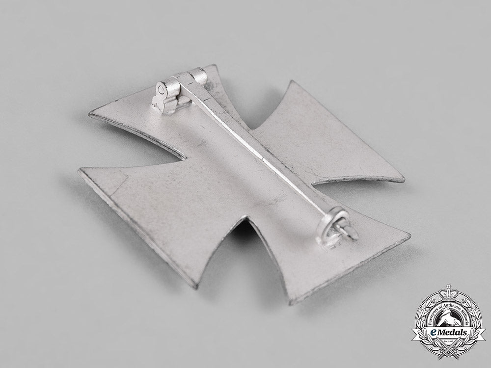 germany,_wehrmacht._a1939_iron_cross_i_class_with_case_c18-043807