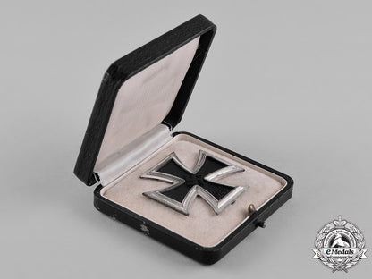 germany,_wehrmacht._a1939_iron_cross_i_class_with_case_c18-043811