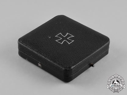 germany,_wehrmacht._a1939_iron_cross_i_class_with_case_c18-043812