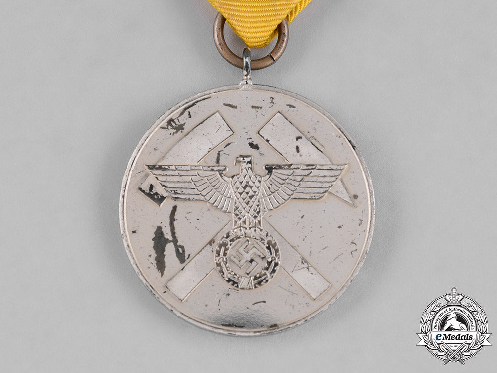 germany,_third_reich._a_mining_rescue_honour_medal_c18-043827