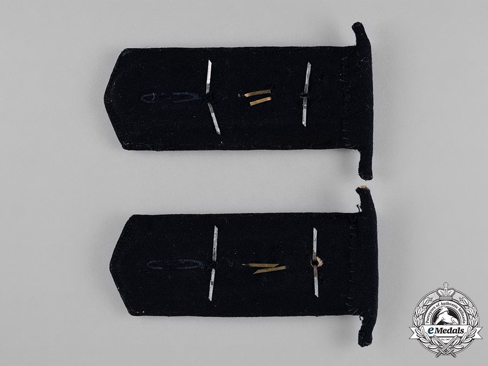 germany,_kriegsmarine._a_pair_of_oberfeldwebel_blocking_weapons_mechanic_shoulder_strap_c18-043875_1_1