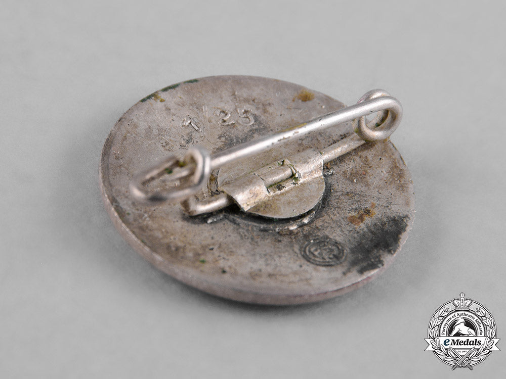 germany,_nsdap._a_membership_badge_by_rudolf_reiling_c18-043901_1