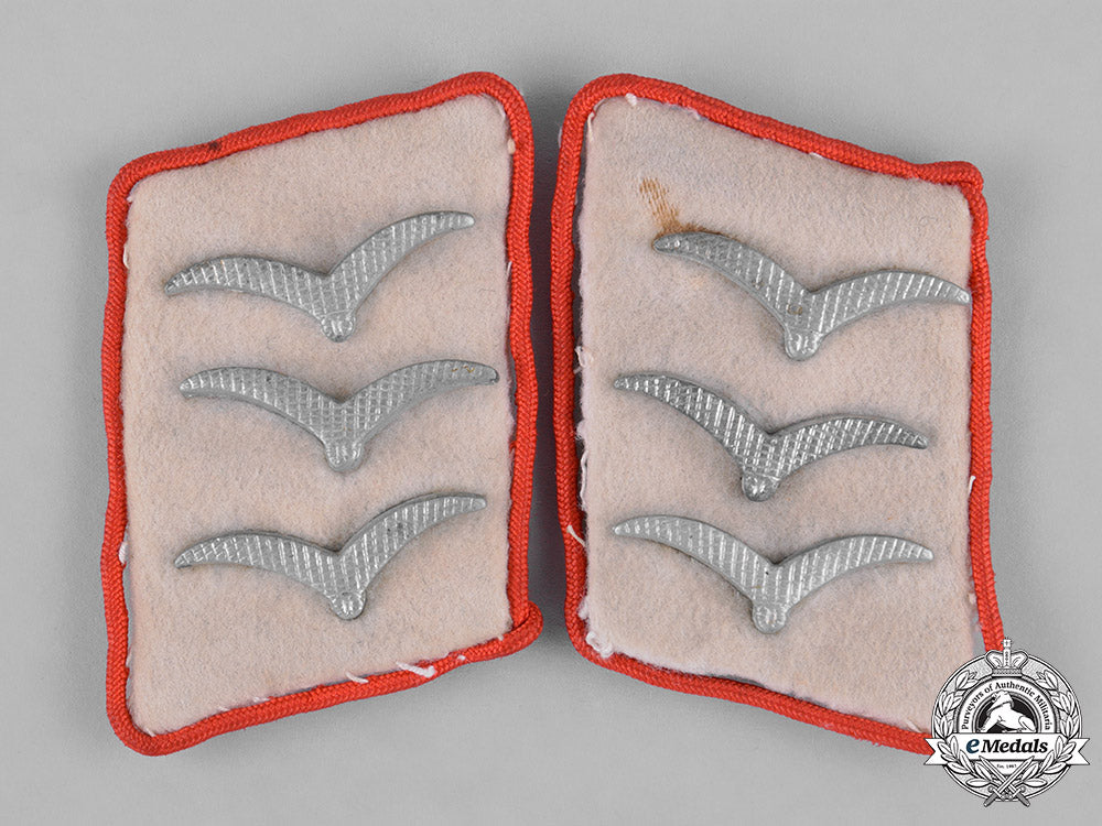 germany,_luftwaffe._a_pair_of1_st_paratroop_panzer_division_hermann_göring_feldwebel’s_collar_tabs_c18-043905