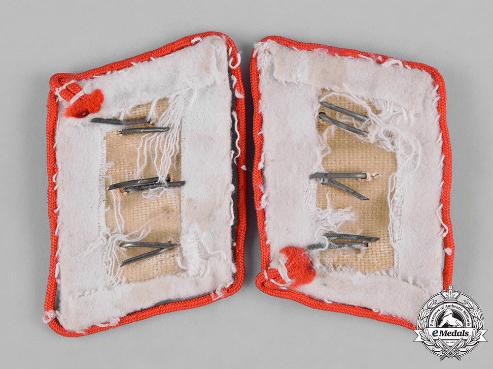 germany,_luftwaffe._a_pair_of1_st_paratroop_panzer_division_hermann_göring_feldwebel’s_collar_tabs_c18-043906