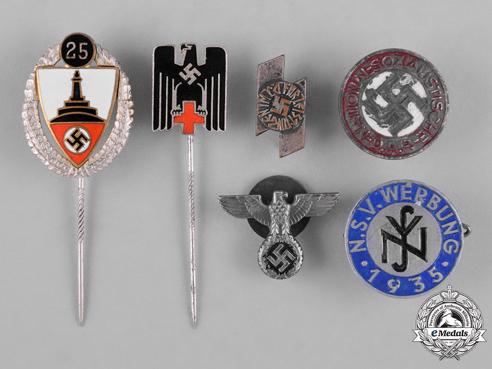 germany,_third_reich._a_lot_of_second_war_period_badges_c18-044023