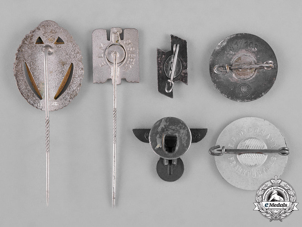 germany,_third_reich._a_lot_of_second_war_period_badges_c18-044024