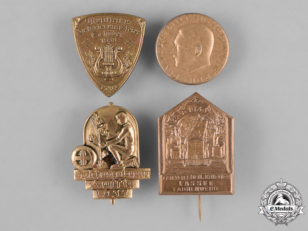 germany,_third_reich._a_lot_of_second_war_period_badges_c18-044025