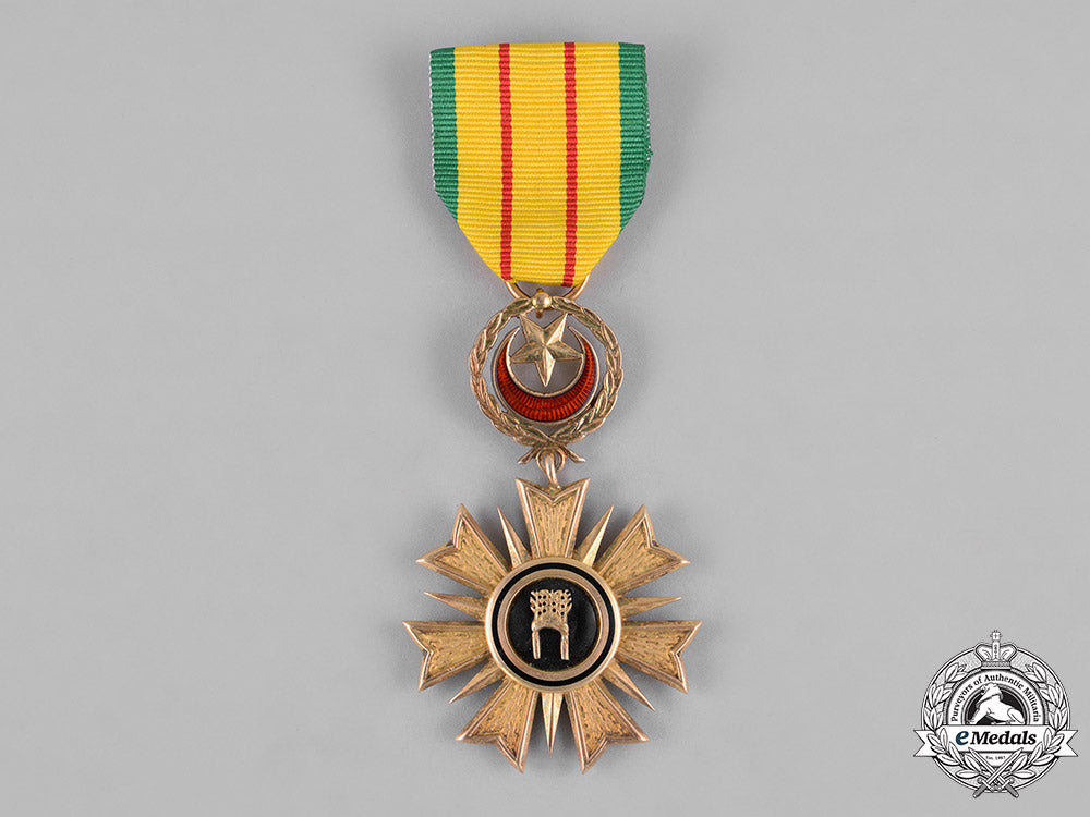 brunei._a_most_blessed_order_of_setia_negara_brunei,_iv_class_knight,_c.1960_c18-044199
