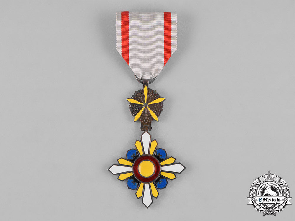 japan,_occupied_manchukuo._an_order_of_the_auspicious_clouds,6_th_class_c18-044205