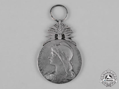 madagascar,_french_colonial._a_madagascar_merit_medal,_ii_class_silver_grade,_by_a.bertrand,_c.1910_c18-044373