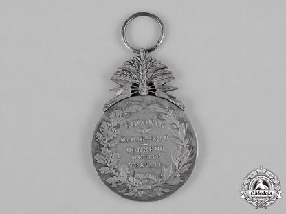 madagascar,_french_colonial._a_madagascar_merit_medal,_ii_class_silver_grade,_by_a.bertrand,_c.1910_c18-044374