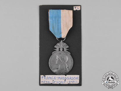 madagascar,_french_colonial._a_madagascar_merit_medal,_ii_class_silver_grade,_by_a.bertrand,_c.1910_c18-044377