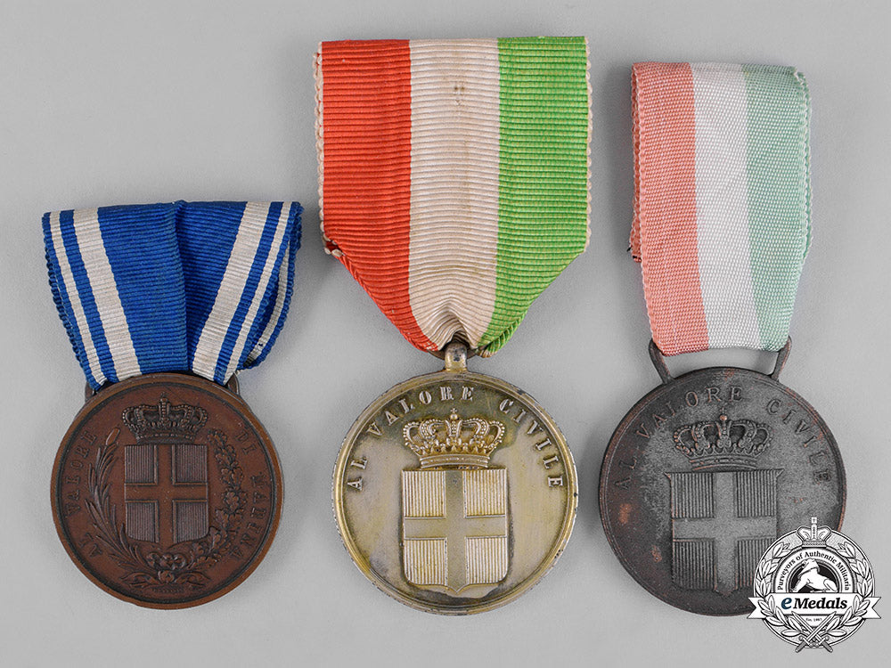 italy,_kingdom._three_medals_of_valour_c18-044392
