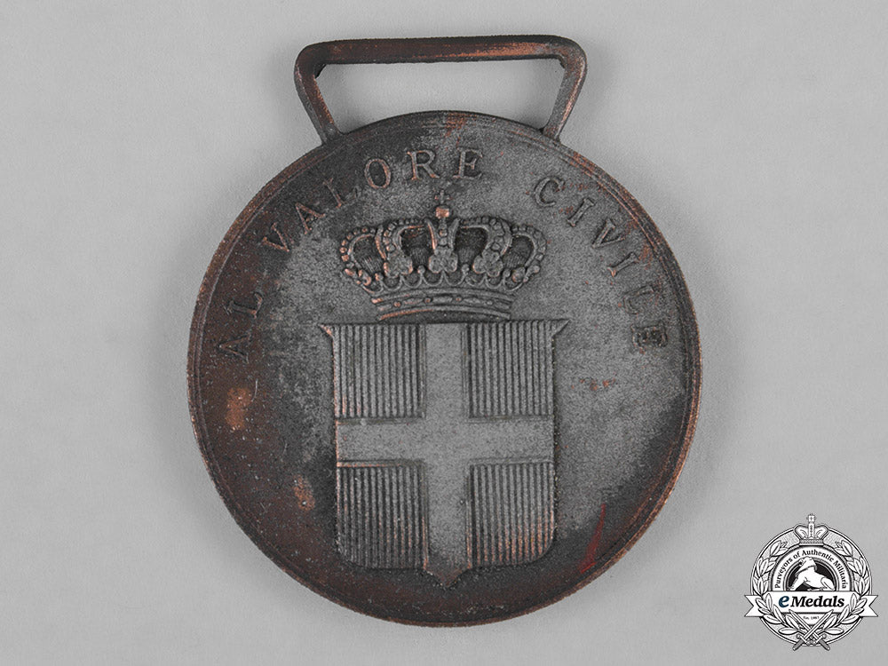 italy,_kingdom._three_medals_of_valour_c18-044399