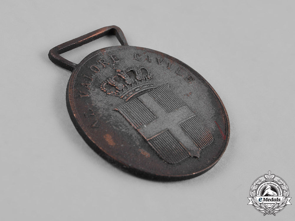italy,_kingdom._three_medals_of_valour_c18-044401
