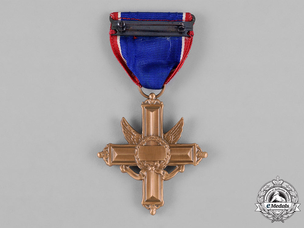 united_states._an_army_distinguished_service_cross,_c.1950_c18-044486_1