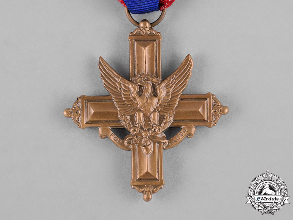 united_states._an_army_distinguished_service_cross,_c.1950_c18-044487_1