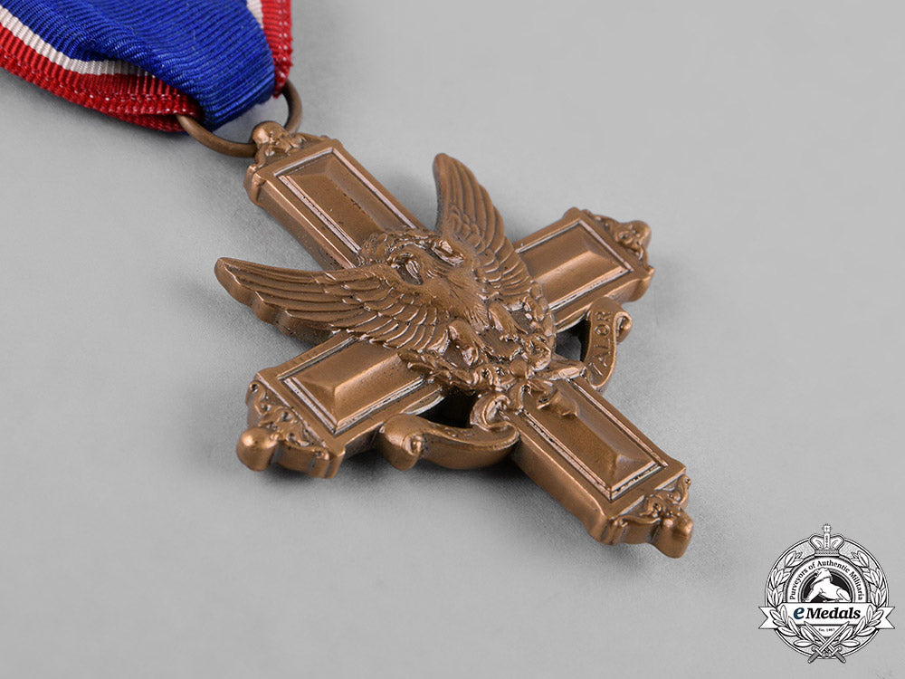 united_states._an_army_distinguished_service_cross,_c.1950_c18-044489_1