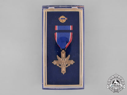 united_states._an_army_distinguished_service_cross,_c.1950_c18-044492_1