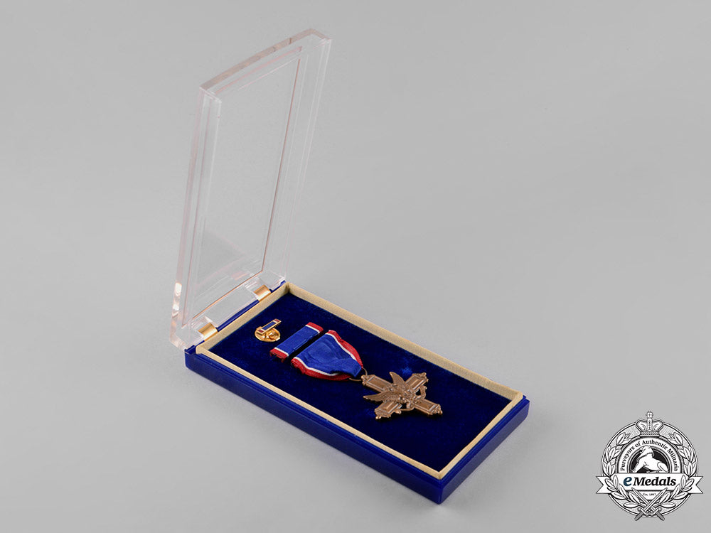 united_states._an_army_distinguished_service_cross,_c.1950_c18-044493_1
