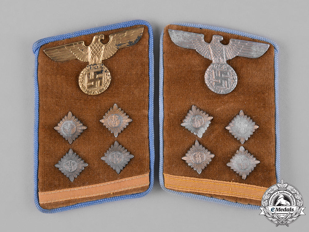 germany,_nsdap._a_pair_of_ortsgruppe_gemeinschaftsleiter_collar_tabs_c18-044690