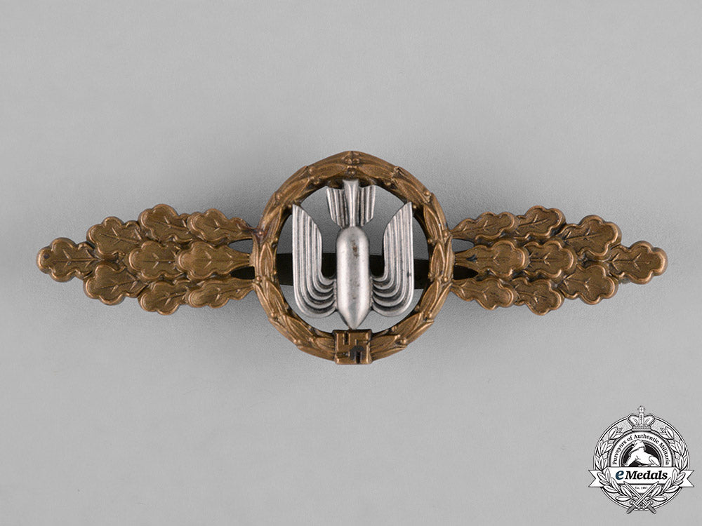 germany,_luftwaffe._a_bomber_pilot’s_clasp,_bronze_grade,_by_g.h._osang_c18-044756
