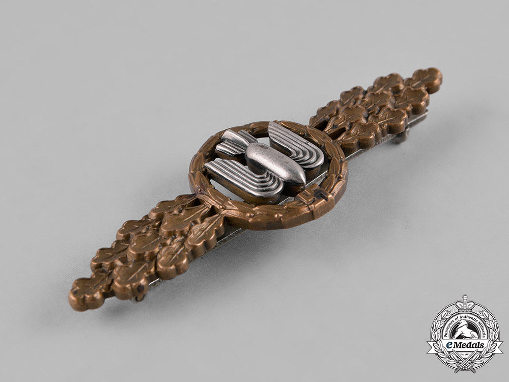 germany,_luftwaffe._a_bomber_pilot’s_clasp,_bronze_grade,_by_g.h._osang_c18-044758