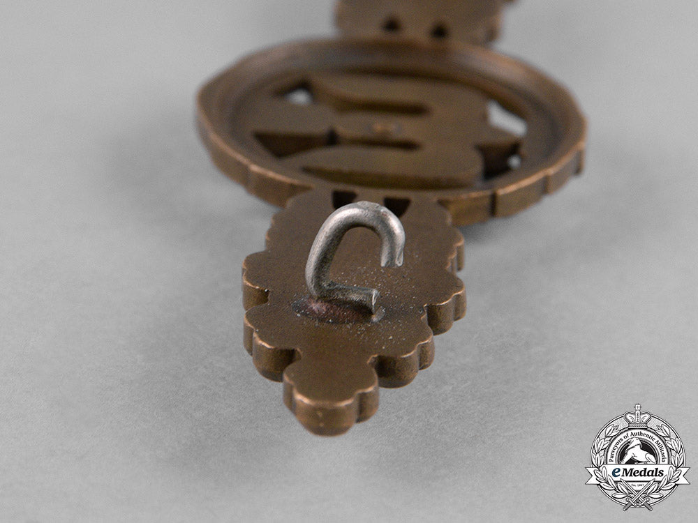 germany,_luftwaffe._a_bomber_pilot’s_clasp,_bronze_grade,_by_g.h._osang_c18-044760