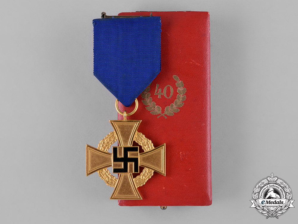 germany,_nsdap._a_cased40-_year_faithful_service_cross,_by_deschler&_sohn_c18-044777