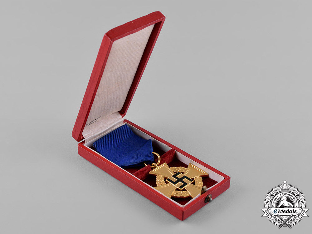 germany,_nsdap._a_cased40-_year_faithful_service_cross,_by_deschler&_sohn_c18-044784