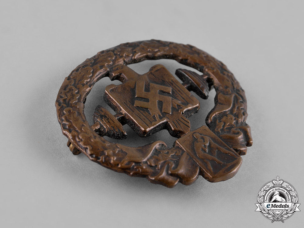 germany,_drl._a_heavy_athletics_sports_badge_by_eugen_schmidthäussler_c18-044794