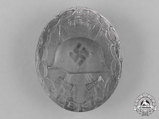 germany,_wehrmacht._a_silver_grade_wound_badge_by_b.h._mayer_c18-044834