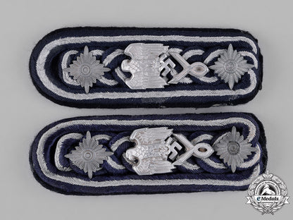 germany,_wehrmacht._a_pair_of_marinebeamte(_marine_administration)_nco_shoulder_boards_c18-044844