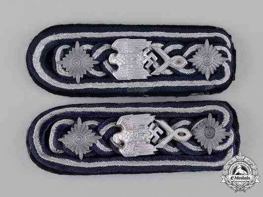 germany,_wehrmacht._a_pair_of_marinebeamte(_marine_administration)_nco_shoulder_boards_c18-044844